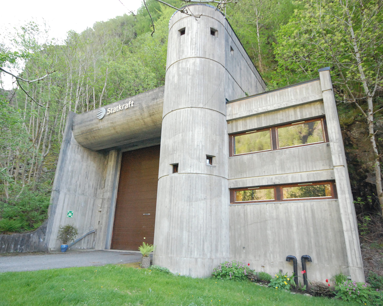 Reception building at Hylen power plant